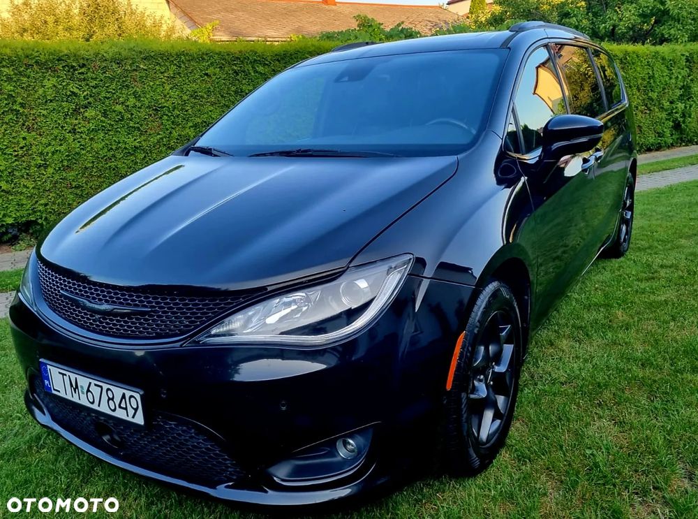 Chrysler Pacifica - 4