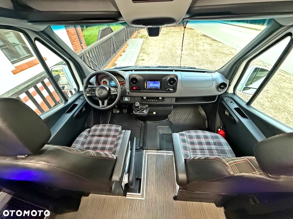 Mercedes-Benz Sprinter 907.235 - 17
