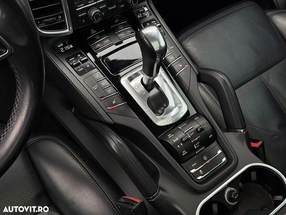 Porsche Cayenne S Platinum Edition - 16