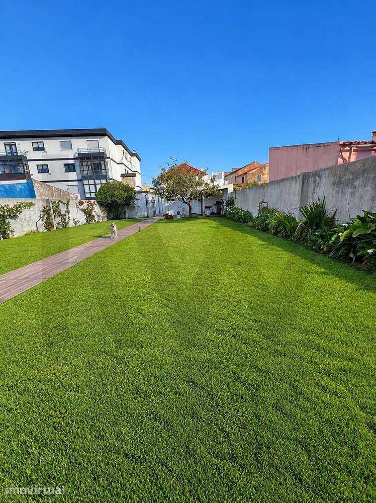 Figueira da Foz Moradia T4 Renovada com Jardim e Garagem Dupla a Pouco - Grande imagem: 2/28