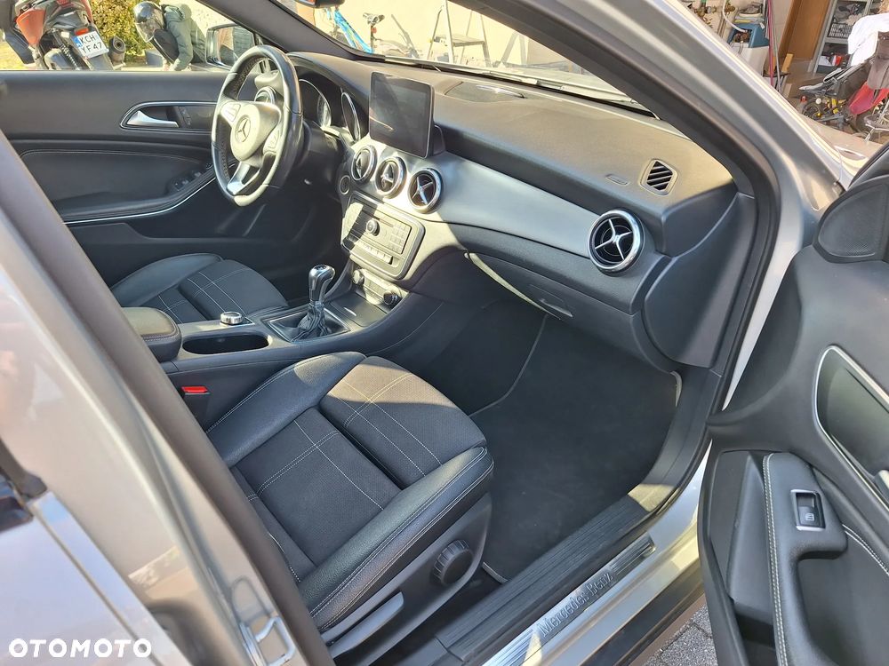 Mercedes-Benz GLA 200 d - 17