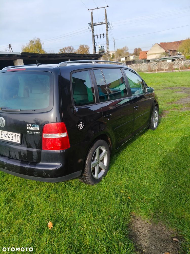 Volkswagen Touran - 4