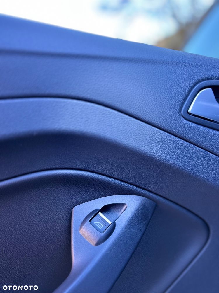 Ford Kuga 2.0 TDCi 2x4 Titanium - 24