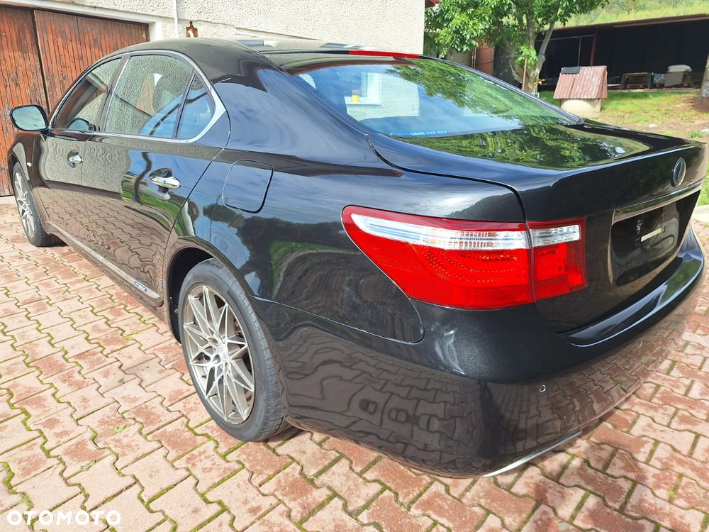 Lexus LS - 4