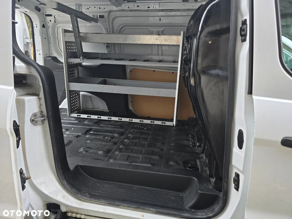 Ford Transit Connect - 11