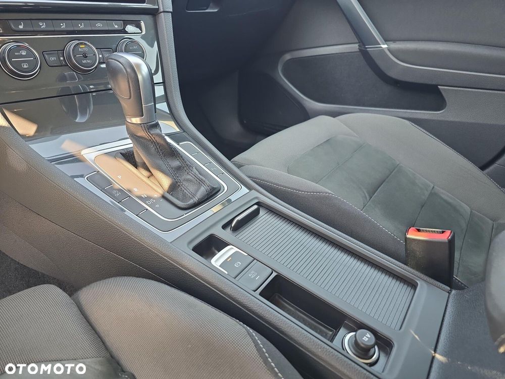 Volkswagen Golf - 15