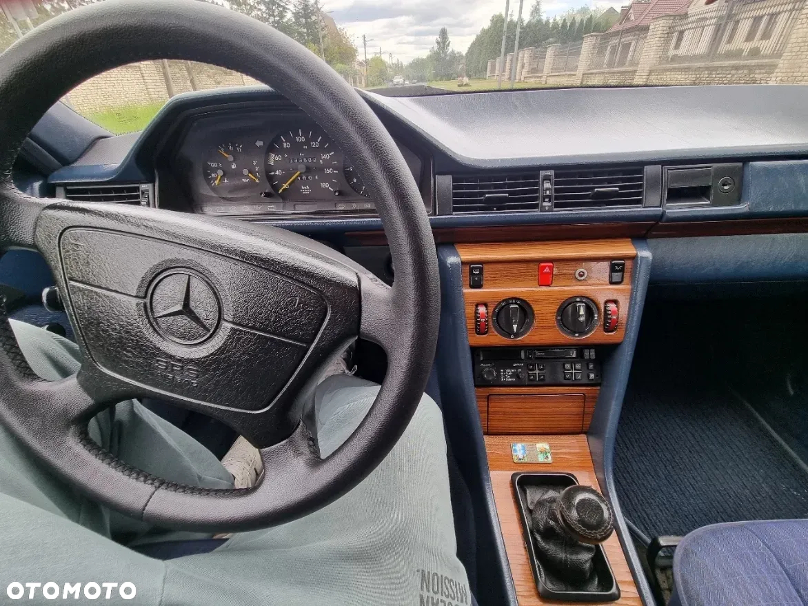Mercedes-Benz W124 (1984-1993) - 23