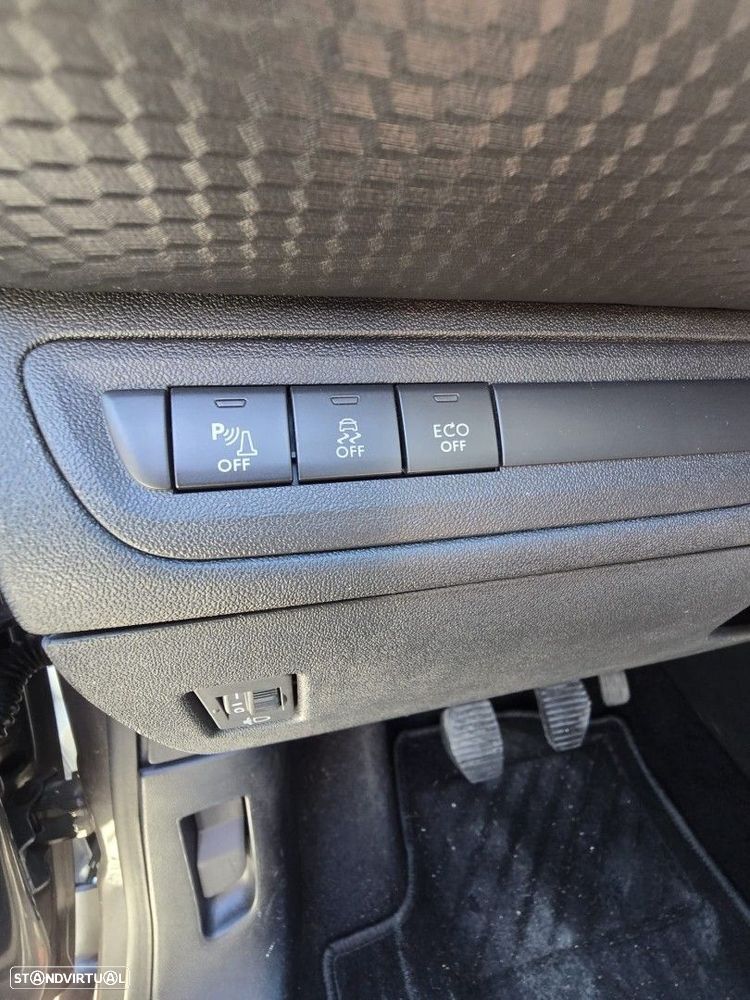 Peugeot 2008 1.2 PureTech Style - 24