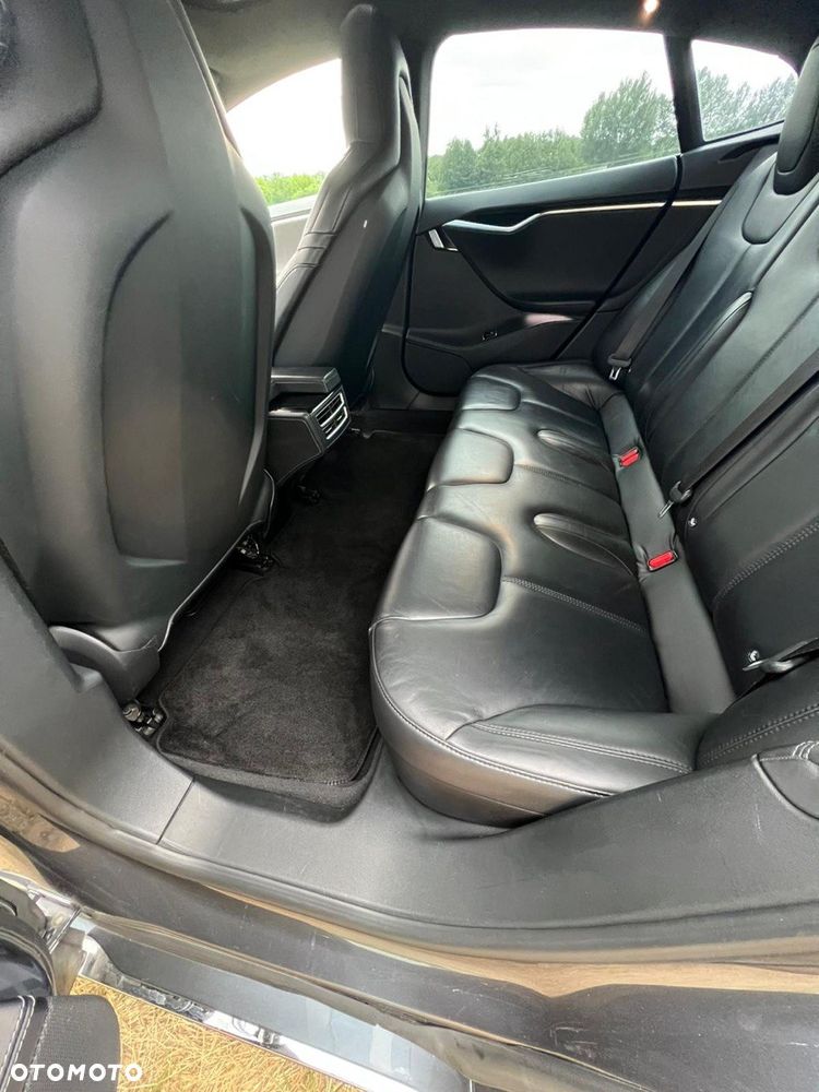 Tesla Model S 85 D - 5