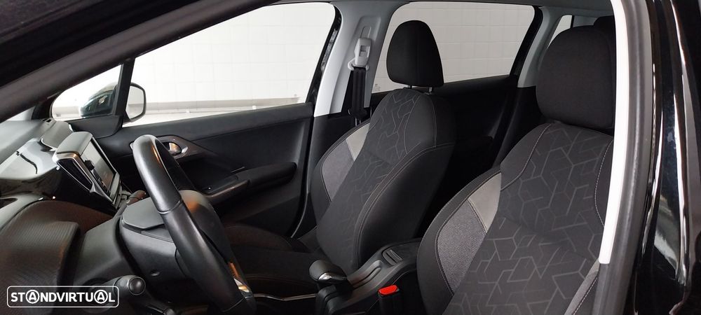 Peugeot 2008 1.2 PureTech Allure - 5