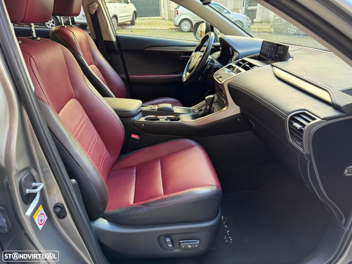 Lexus NX 300h Executive+ - 25
