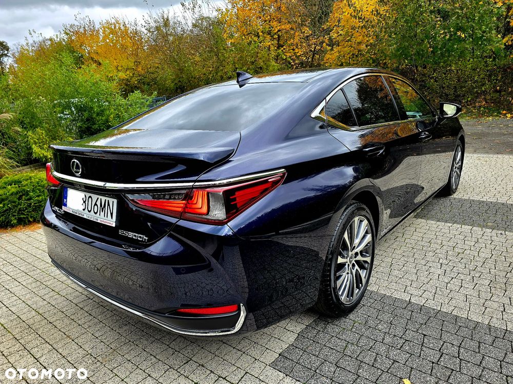Lexus ES 300h Business Edition - 4