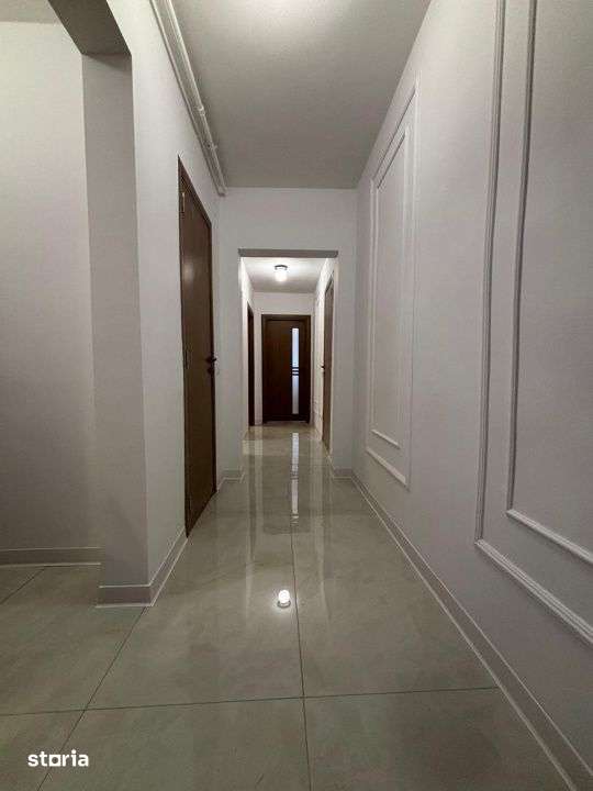 Apartament ultrafinisat cu 4 camere decomandate,etaj intermediar,zona — fotografia 3