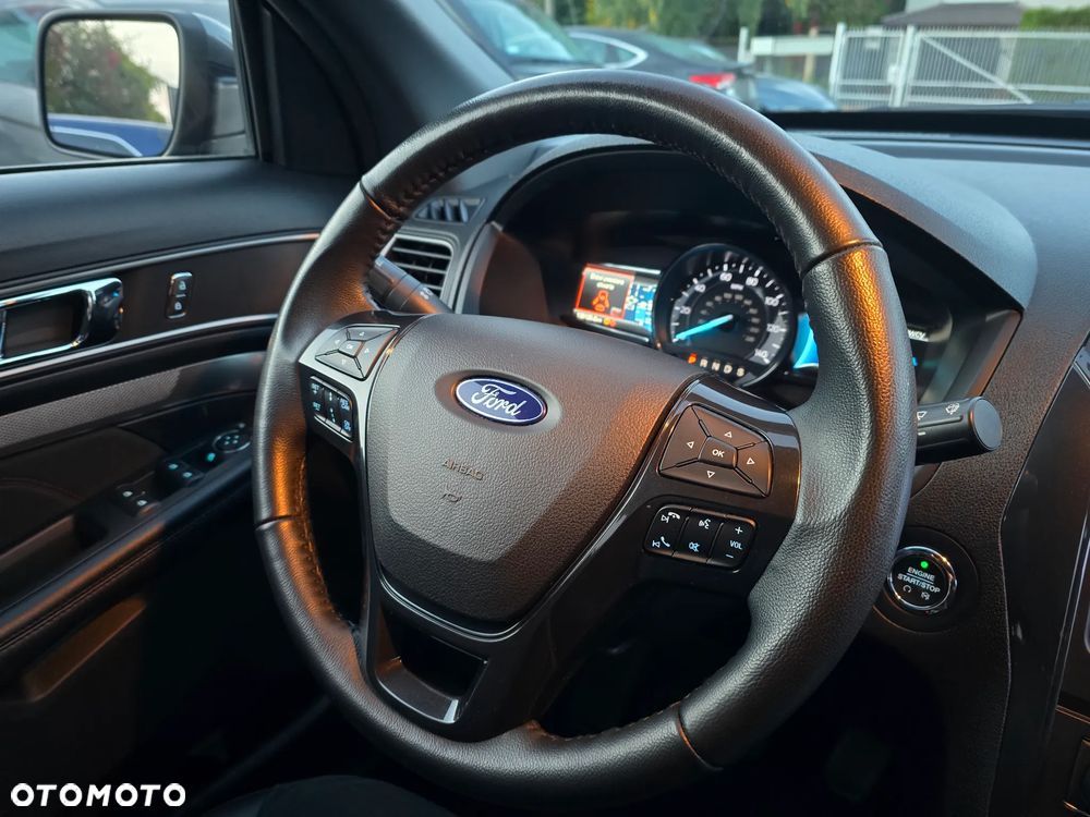 Ford Explorer - 36