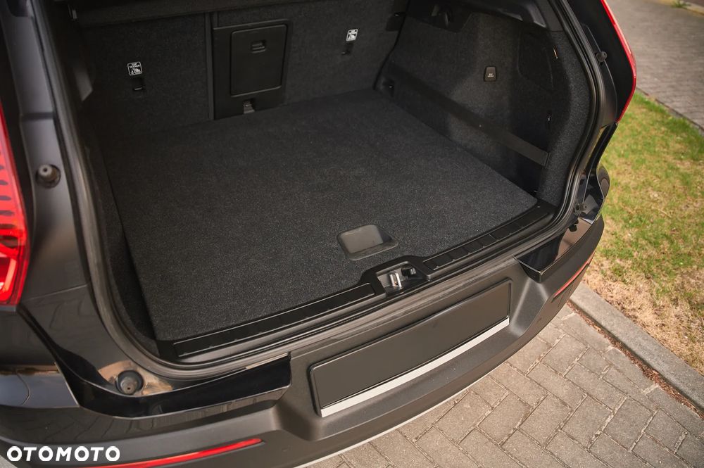 Volvo XC 40 T3 Momentum Pro - 23