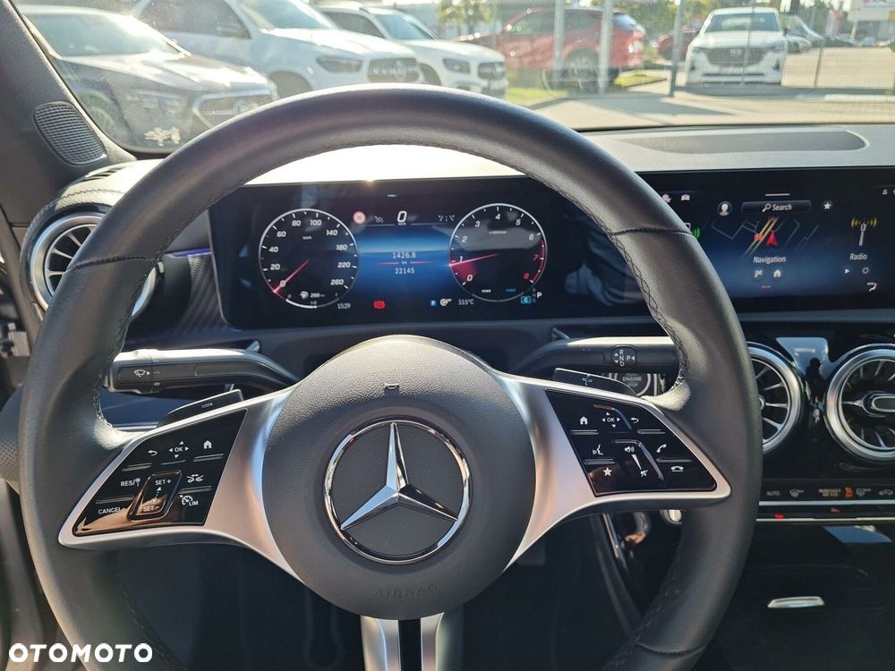 Mercedes-Benz CLA 180 Progressive 7G-DCT - 13