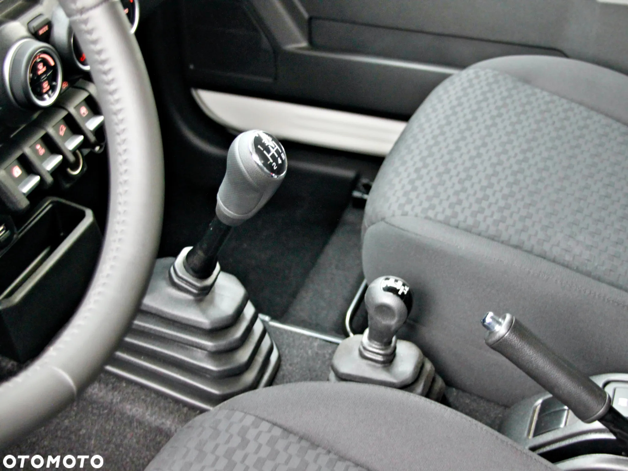 Suzuki Jimny 1.5 Premium - 12