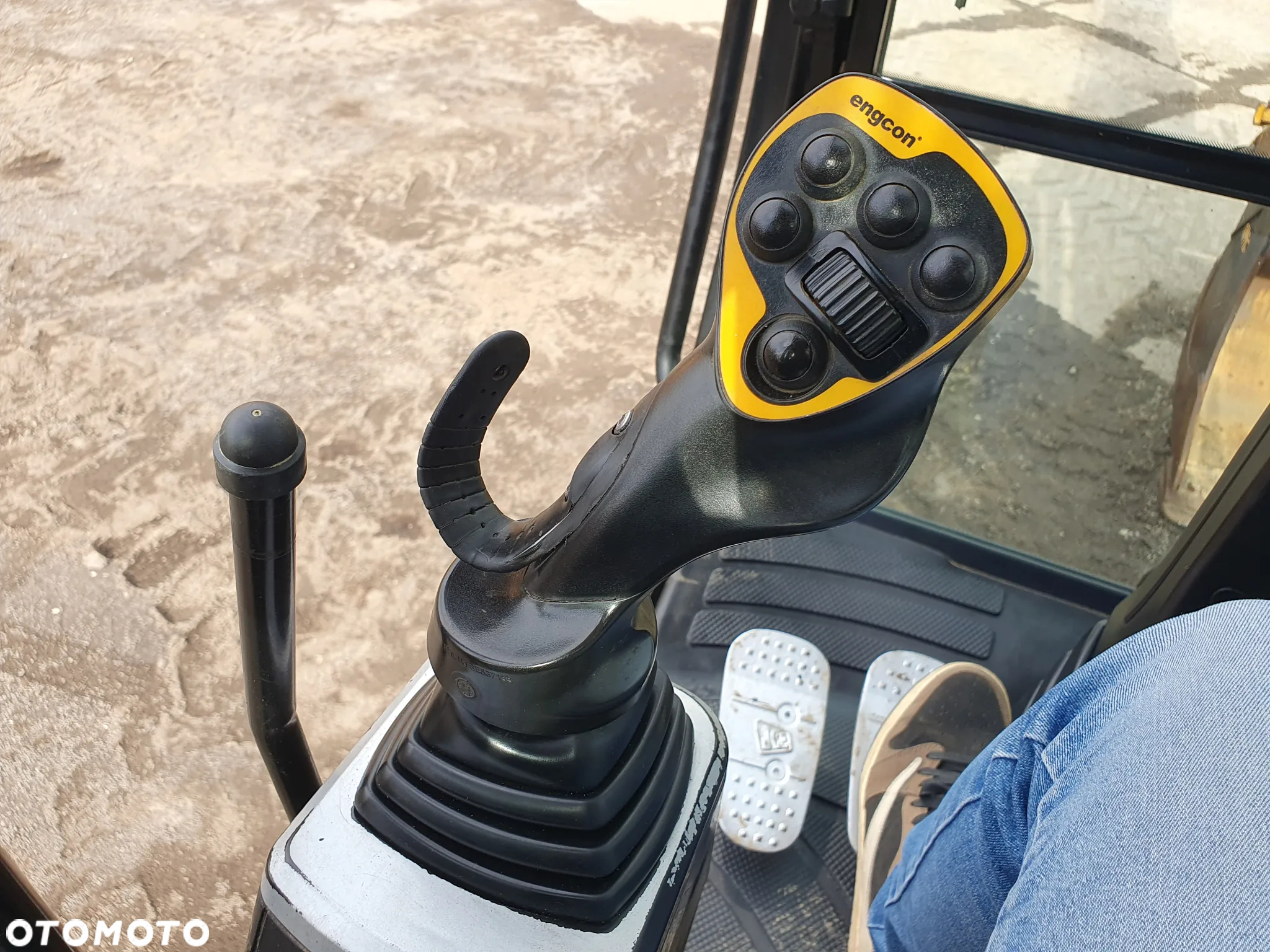 JCB JS145W - 32