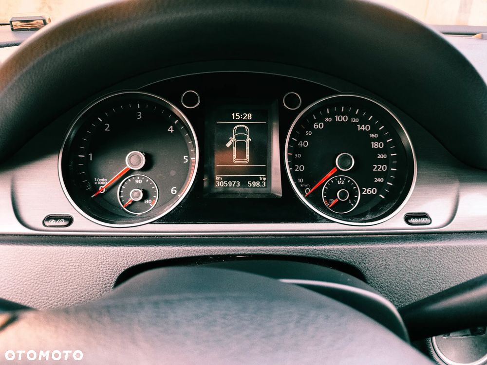 Volkswagen Passat - 14