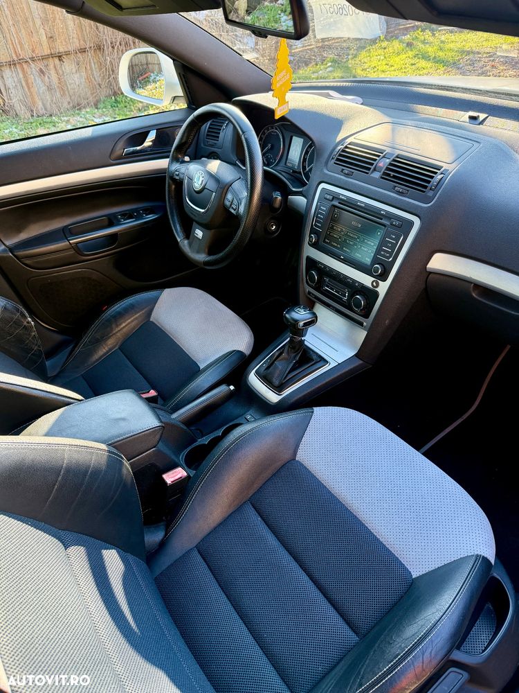 Skoda Octavia Combi 2.0 TDI CR DPF DSG RS - 7