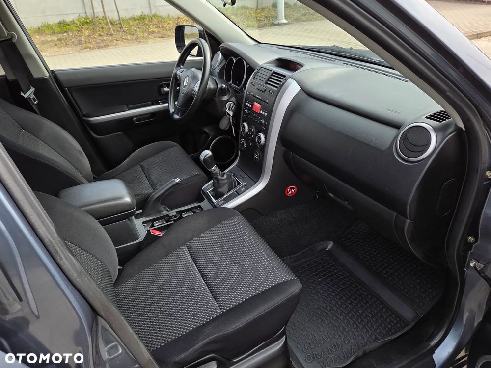 Suzuki Grand Vitara 1.9 DDiS Comfort DPF Family - 19