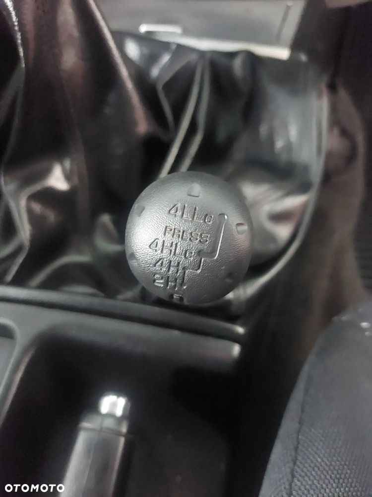 Mitsubishi L200 2.5 DID DC Invite AC - 17