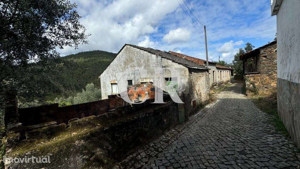 Conjunto de 2 habitações em pedra para renovação com quintal em Figuei - Grande imagem: 2/22