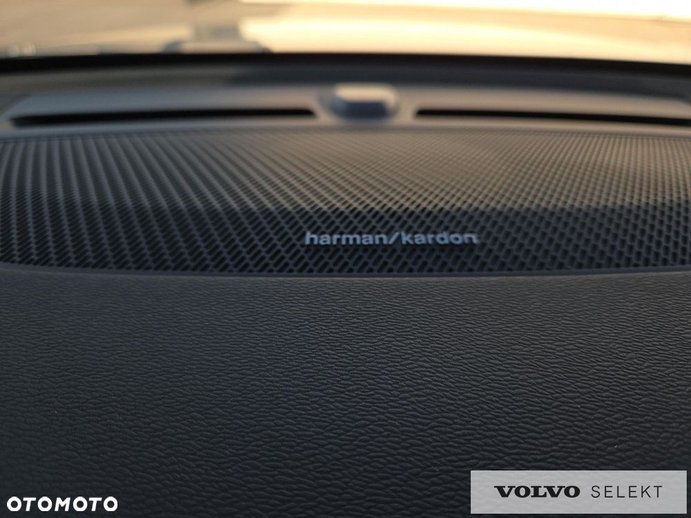 Volvo XC 40 B3 Plus Dark - 23