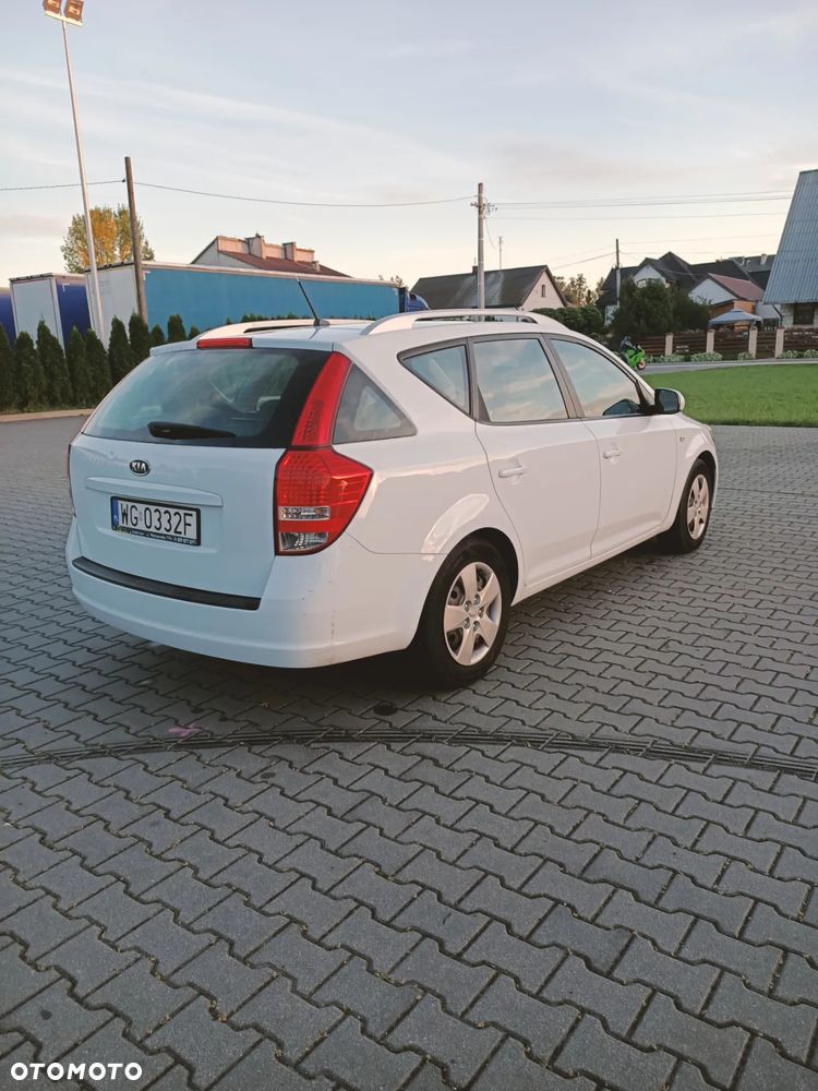 Kia Ceed - 4