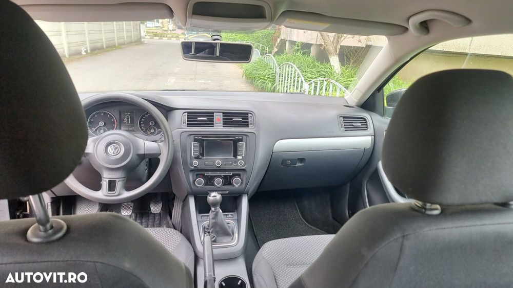 Volkswagen Jetta - 12