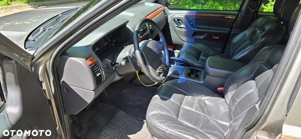 Jeep Grand Cherokee - 14