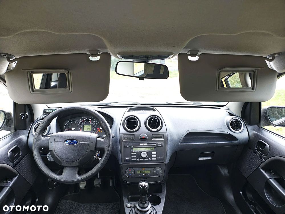 Ford Fiesta 1.3 Ambiente - 22