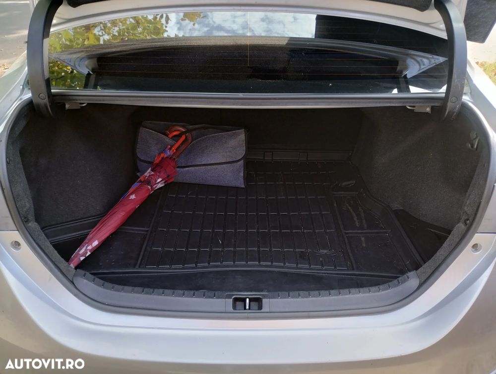 Toyota Corolla 1.6 Valvematic Terra - 9