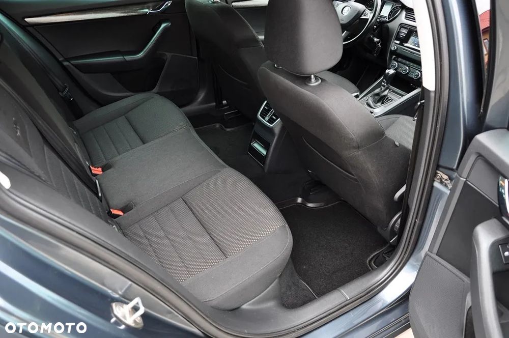 Skoda Octavia Combi 2.0 TDI 4x4 DSG Scout - 27