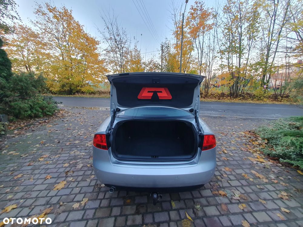 Audi A4 Limousine - 8