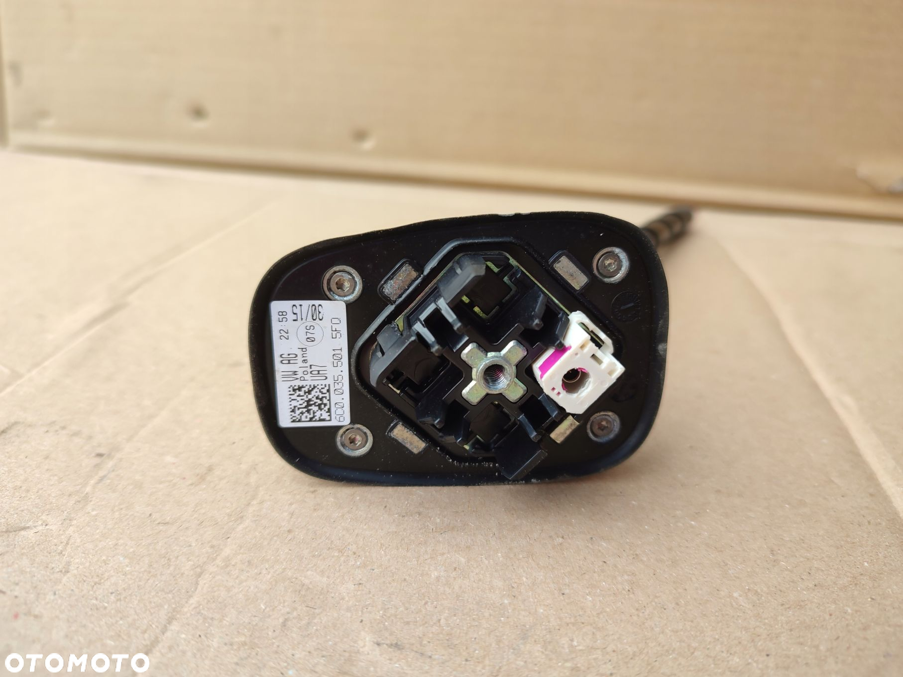 Antena dachowa SKODA RAPID LIFT 15r 67TYS PRZEBIEGU 6C0035501 ORYGINAŁ - 5
