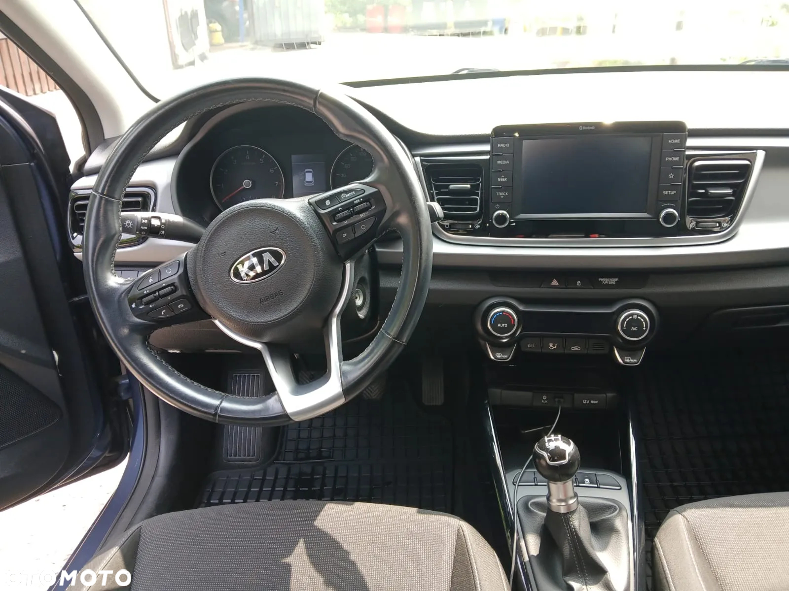 Kia Rio 1.2 L - 4