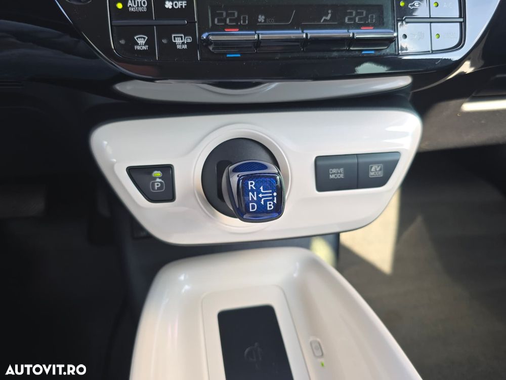 Toyota Prius Hybrid Executive - 17