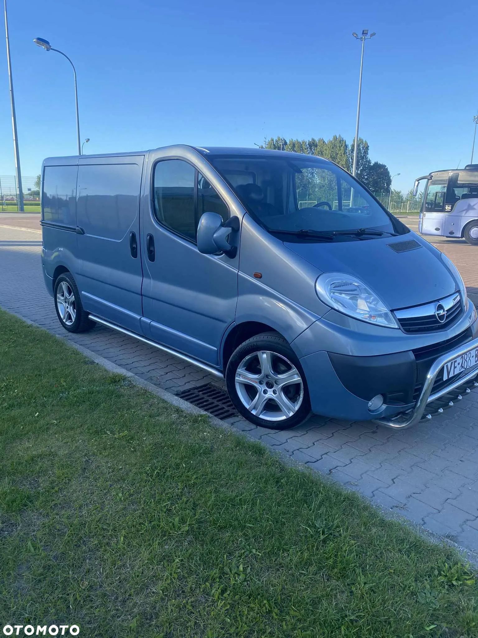 Opel Vivaro - 1