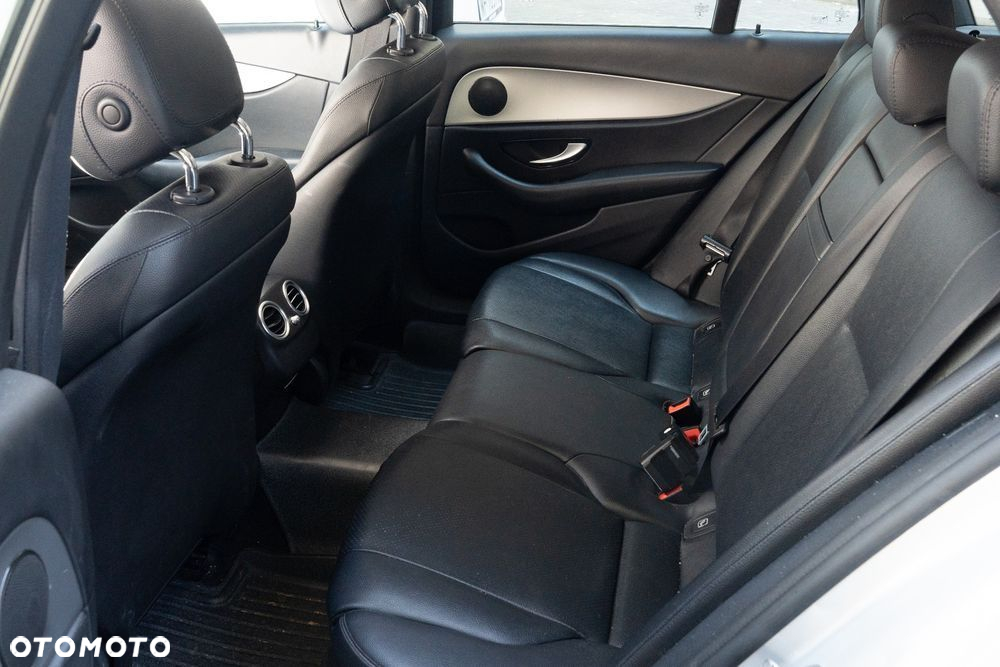 Mercedes-Benz Klasa E 200 d T 9G-TRONIC - 7