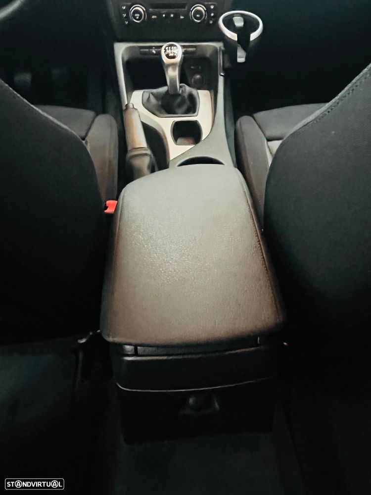 BMW X1 18 d xDrive Pack M - 36