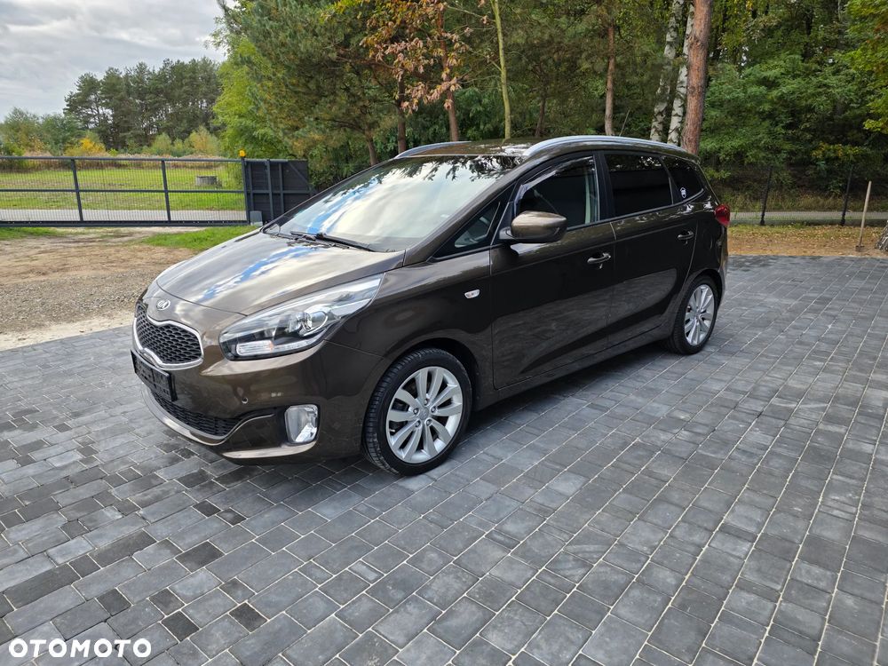 Kia Carens - 11