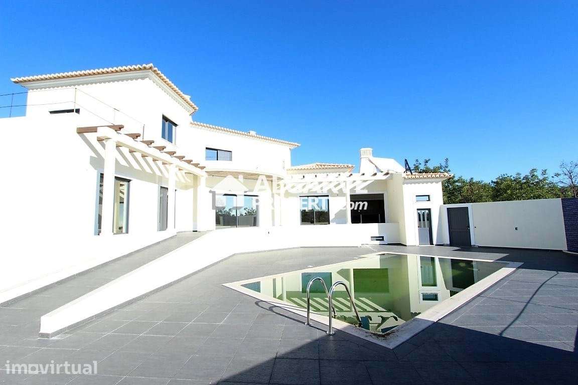 Luxuosa V4 em fase de construção com FABULOSA vista de CAMPO e MAR em - Grande imagem: 5/20