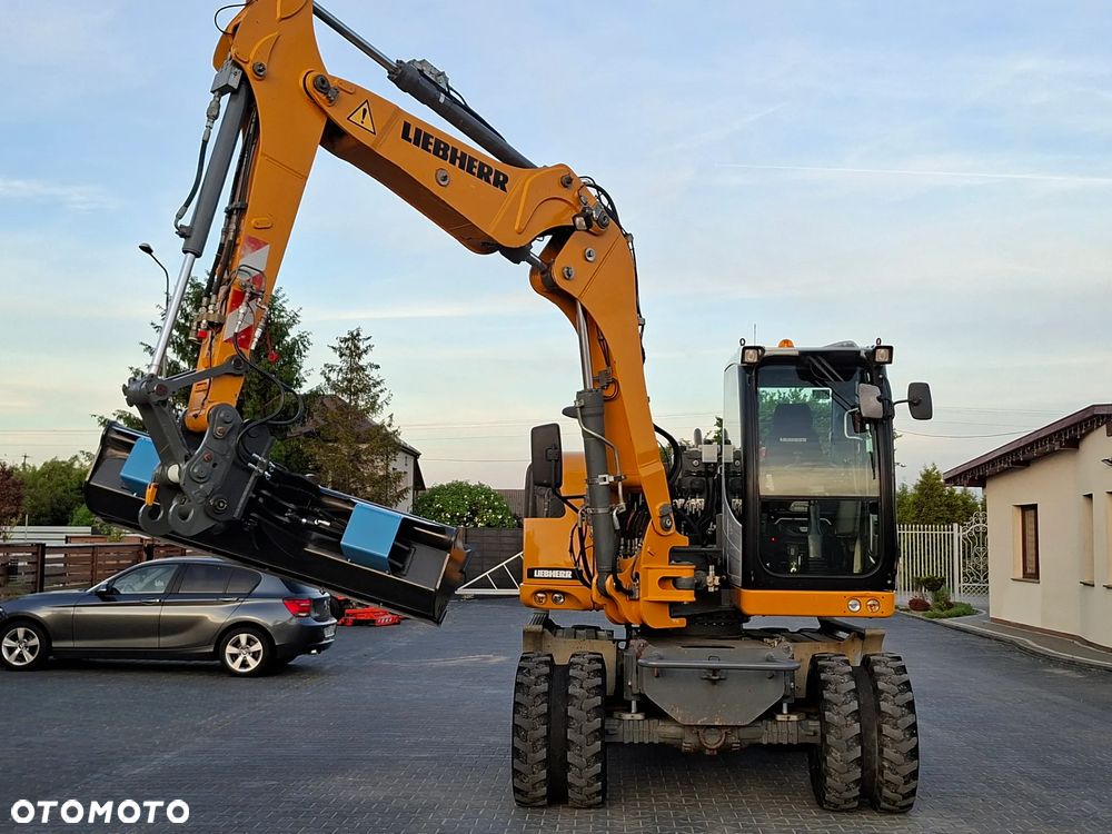 Liebherr A910 COMPACT rok 2015 Super Stan - 4