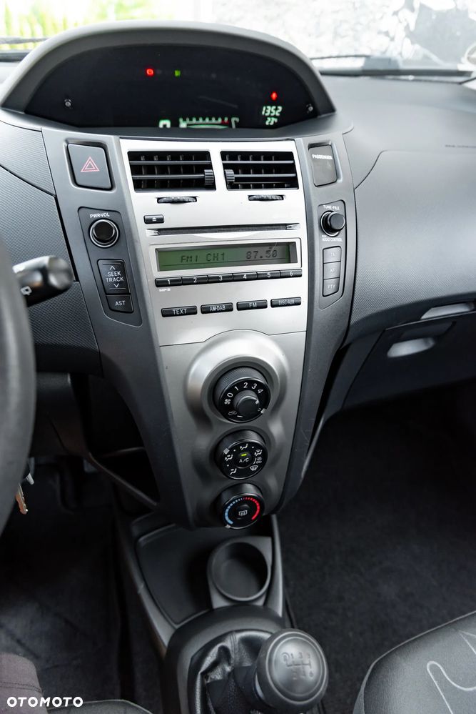 Toyota Yaris 1.33 VVT-i Executive - 31
