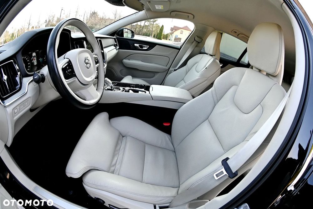 Volvo V60 T6 AWD Recharge Geartronic Inscription - 18