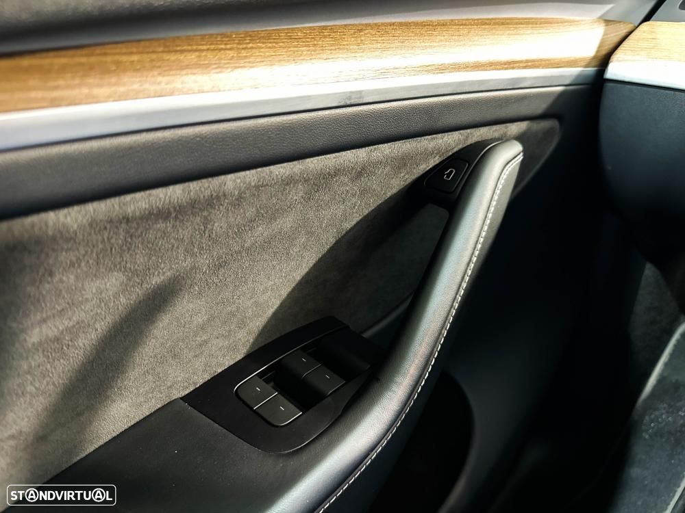 Tesla Model Y Long Range Dual Motor AWD - 47