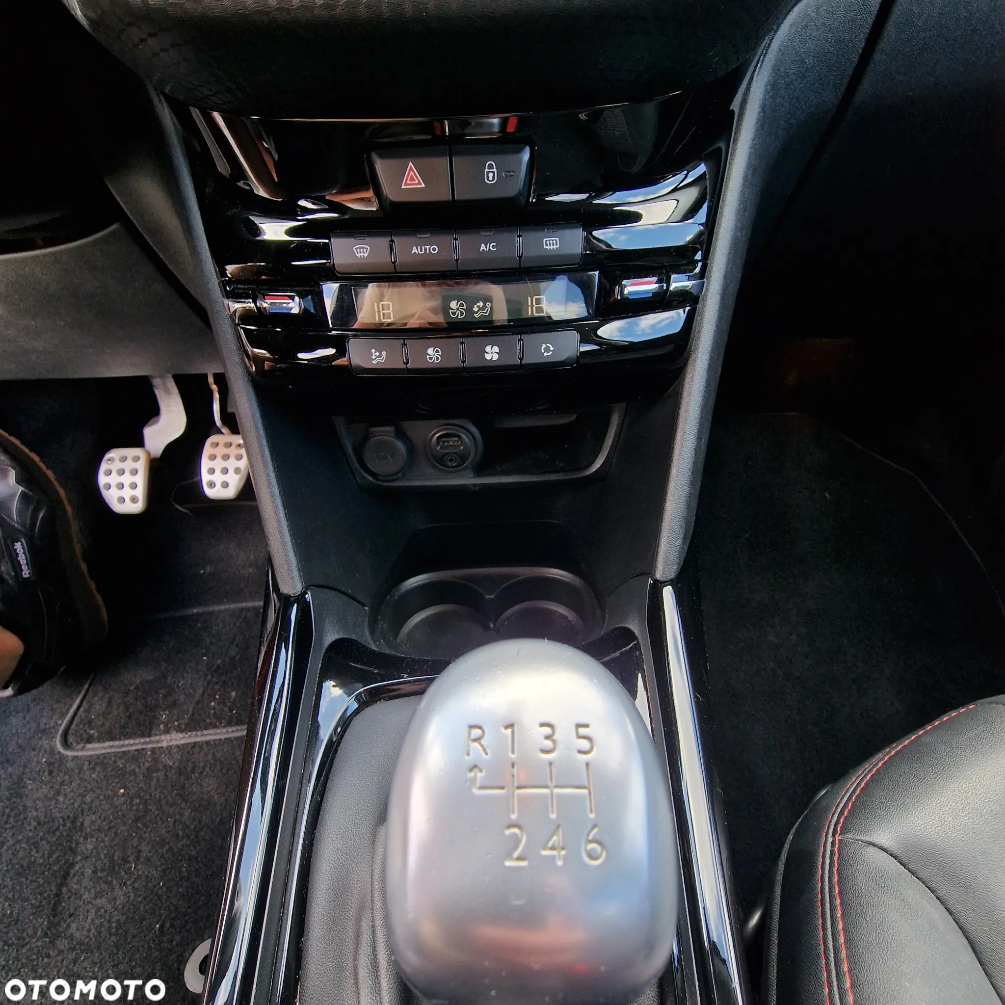 Peugeot 2008 1.2 Pure Tech GPF Style S&S - 24
