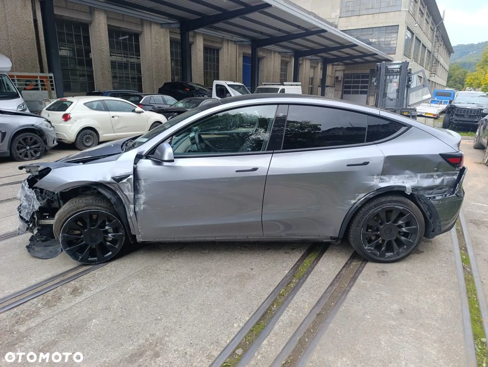 Tesla Y Model RWD - 8