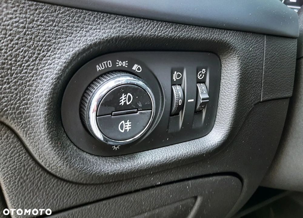 Opel Astra 1.4 T Dynamic - 29